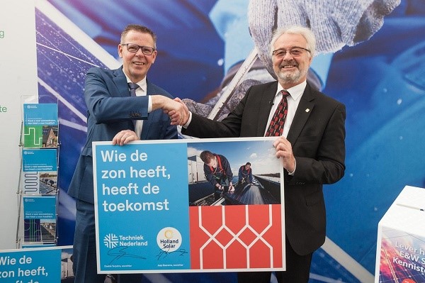 Techniek Nederland en Holland Solar gaan samenwerken