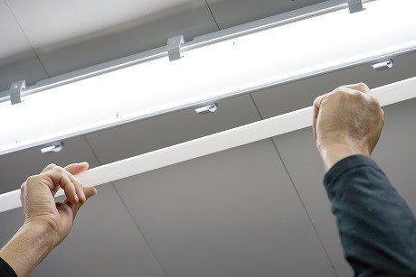 asset-12453194_application_pictures_electric_hands_changing_ceiling_fluorescent_lamp._the_concept_of_repair_and_service.