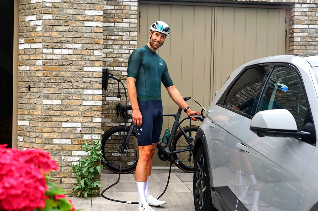 BlueBird Power 2000 laadstations-web.JPG