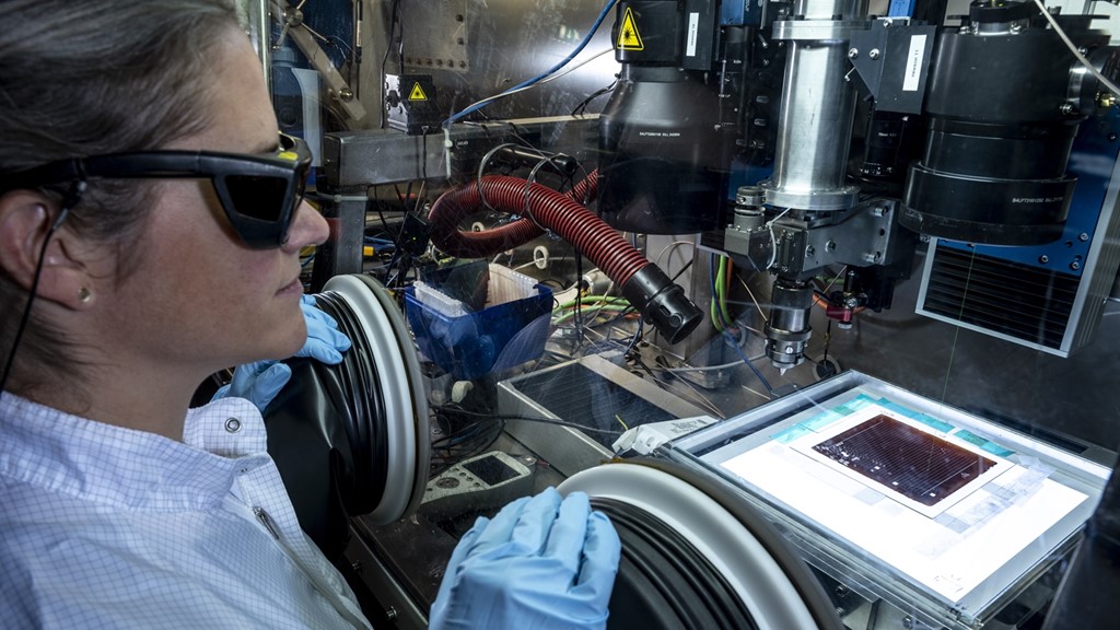 laser_voor_perovskiet_zonnemodule_tno